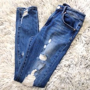 Risen High waisted Distressed skinny jeans
